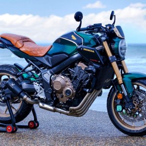 336890_CB650R_FOUR_Limited_Edition_by_Espace_Motos_France-scaled-1700x966.jpg