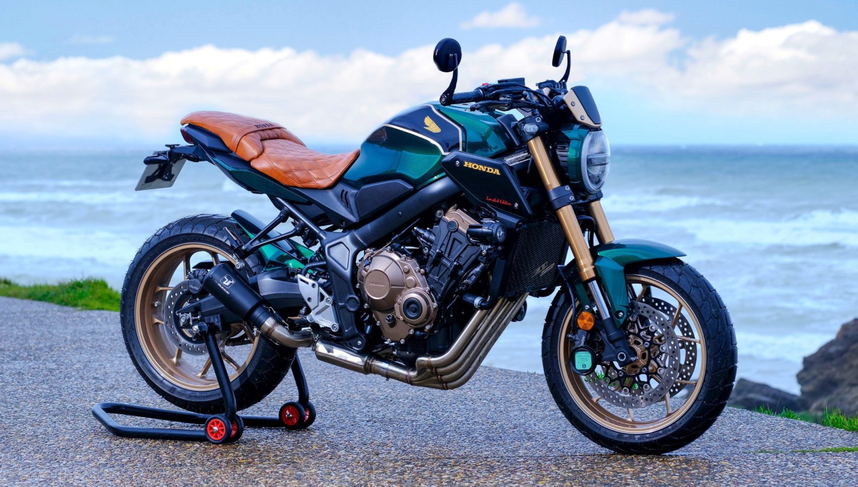 336890_CB650R_FOUR_Limited_Edition_by_Espace_Motos_France-scaled-1700x966.jpg
